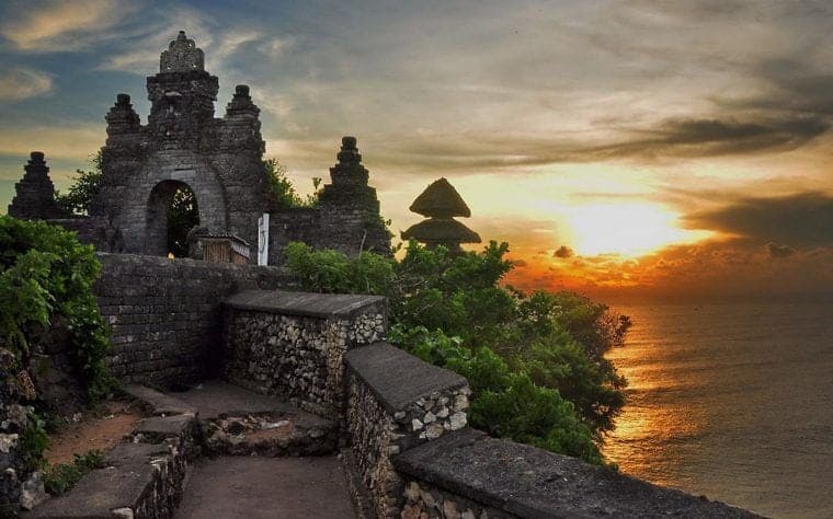 Must See Bali Part 1: Pura Luhur Uluwatu