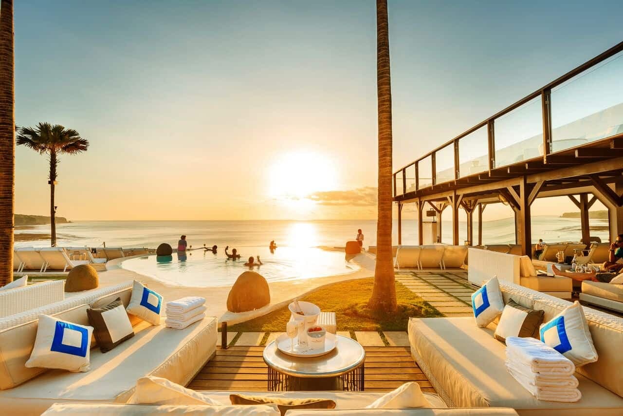 El Kabron: Chic Cliff Club